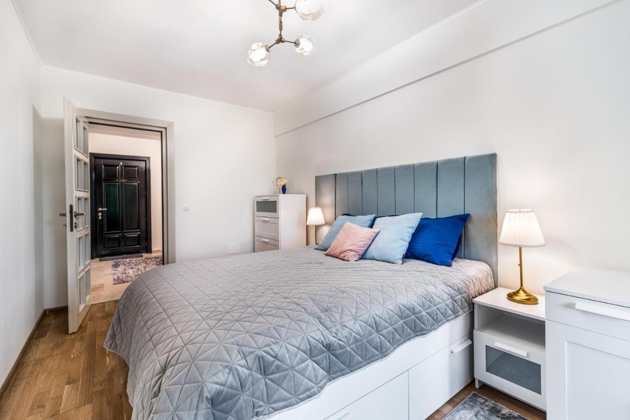 יאשי Dreamgarden Airport Apartment & Secure Parking & Airport Shuttle מראה חיצוני תמונה