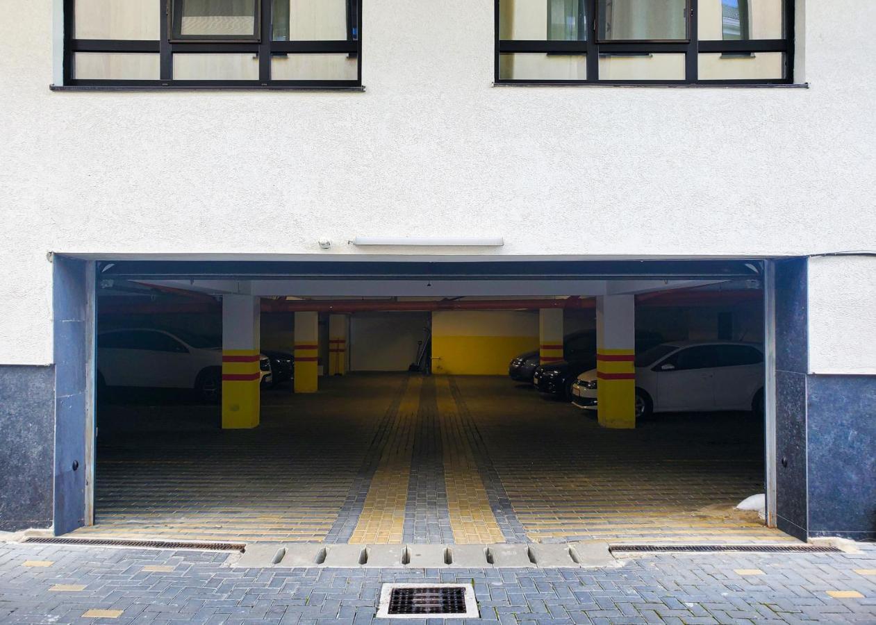 יאשי Dreamgarden Airport Apartment & Secure Parking & Airport Shuttle מראה חיצוני תמונה